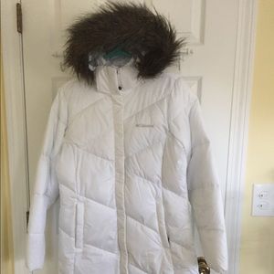 Woman’s Columbia Hooded Faux Fur White Size M